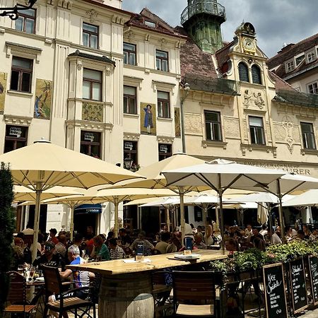 Boho Design Studio - Historic City Center With Free Parking & Aircon By Hero Homes Graz Exteriör bild