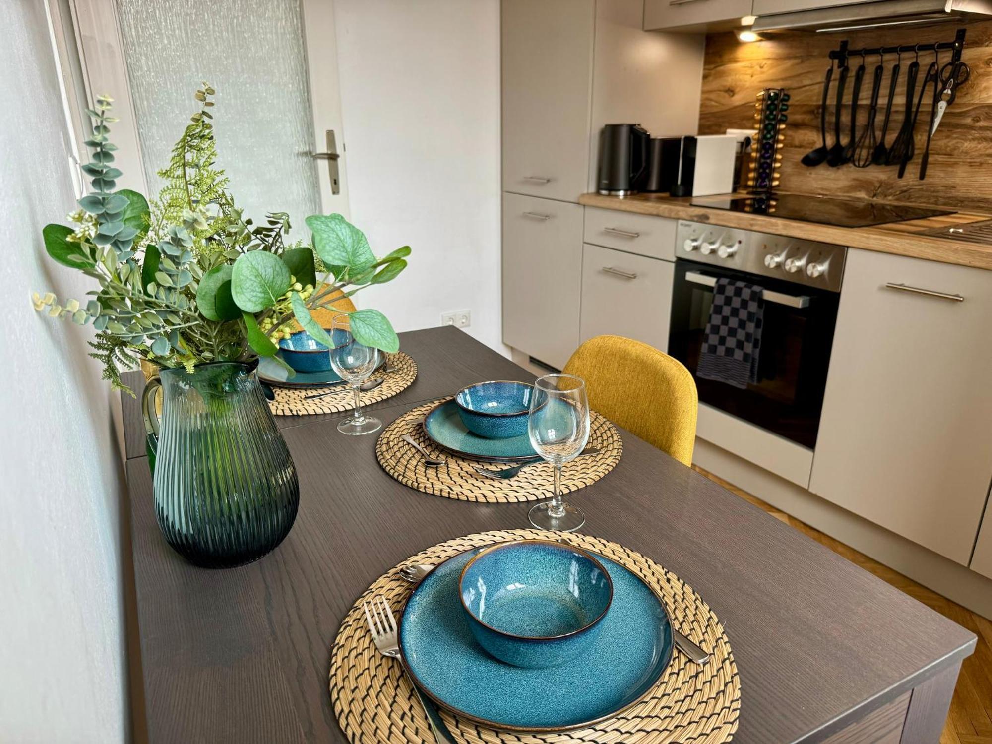 Boho Design Studio - Historic City Center With Free Parking & Aircon By Hero Homes Graz Exteriör bild
