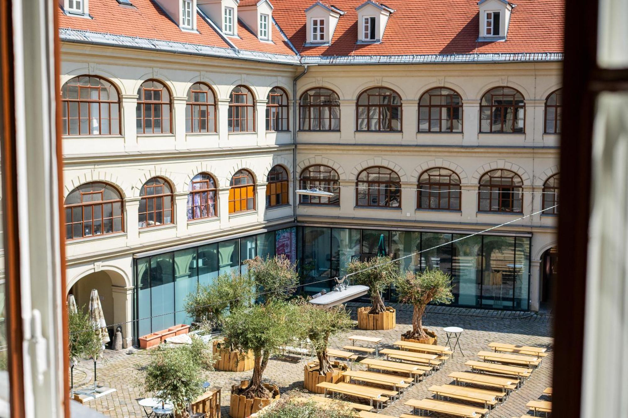 Boho Design Studio - Historic City Center With Free Parking & Aircon By Hero Homes Graz Exteriör bild