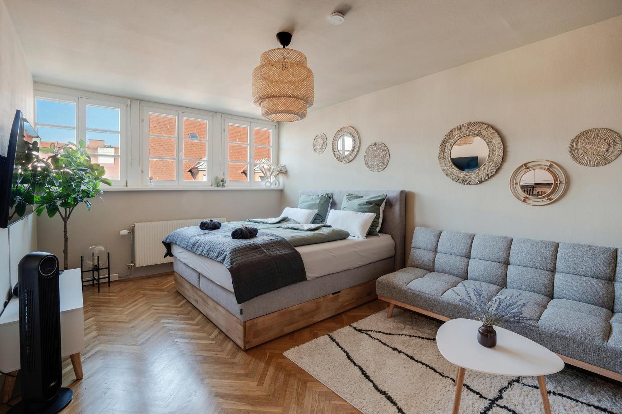 Boho Design Studio - Historic City Center With Free Parking & Aircon By Hero Homes Graz Exteriör bild