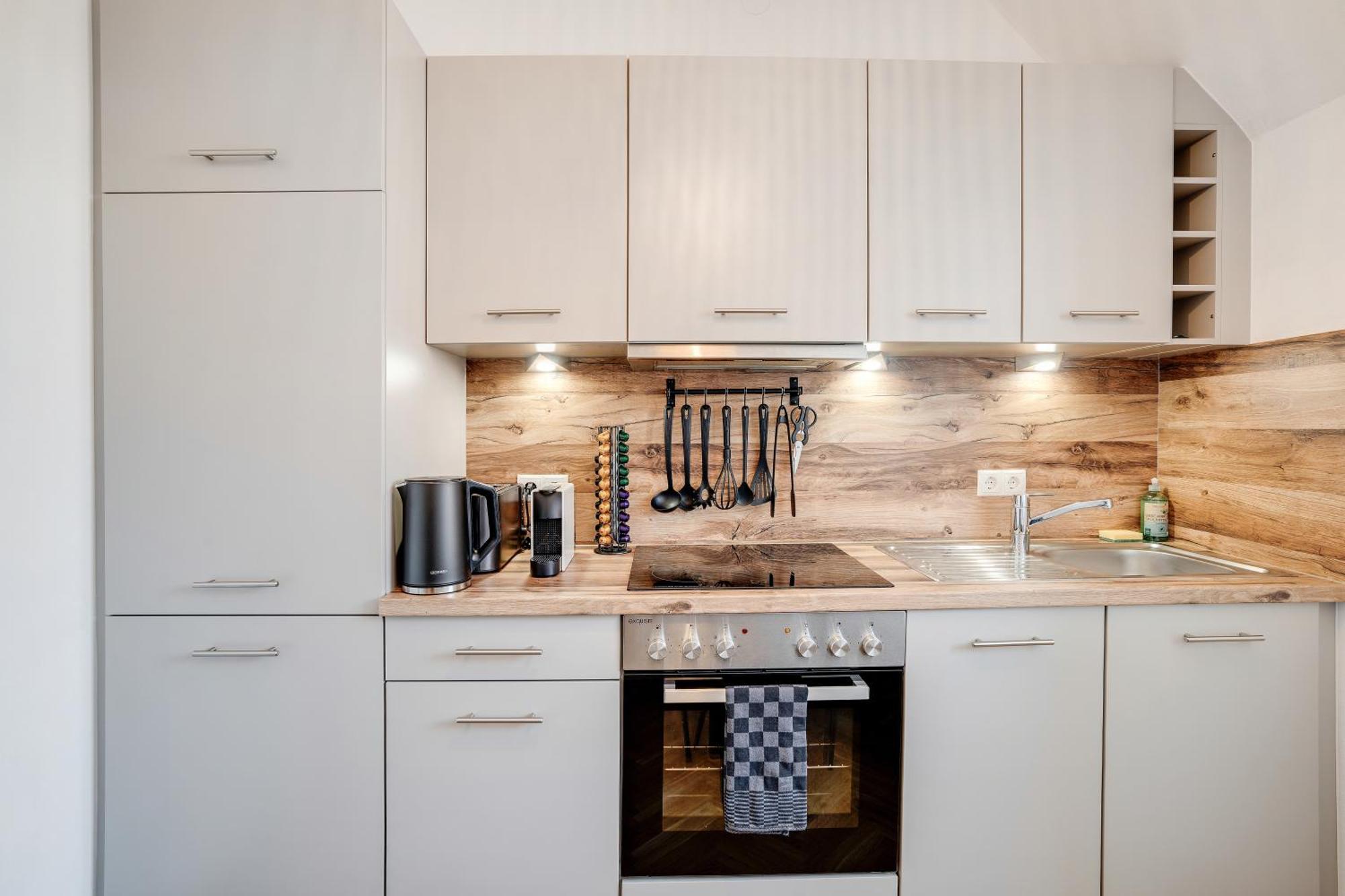 Boho Design Studio - Historic City Center With Free Parking & Aircon By Hero Homes Graz Exteriör bild