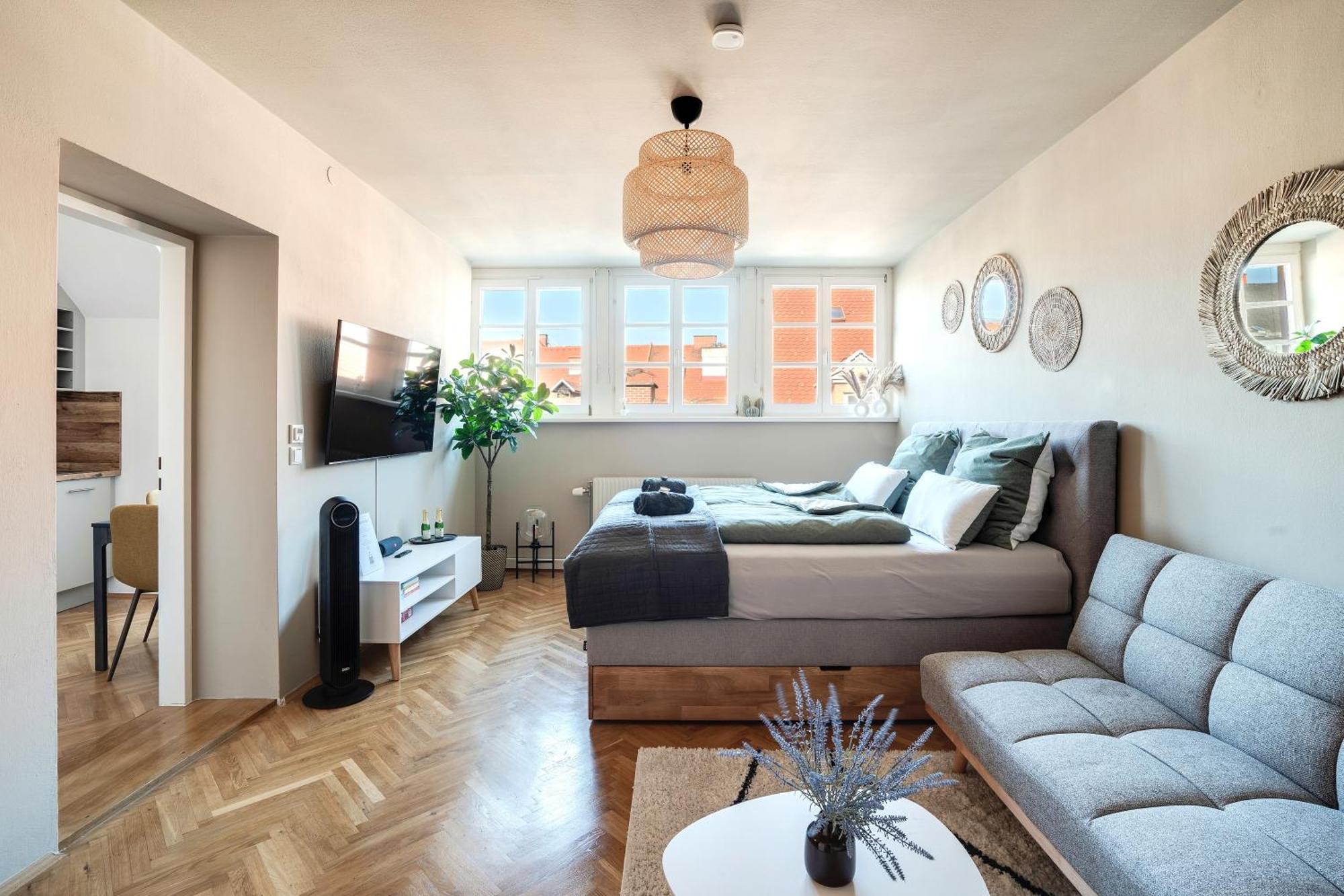 Boho Design Studio - Historic City Center With Free Parking & Aircon By Hero Homes Graz Exteriör bild
